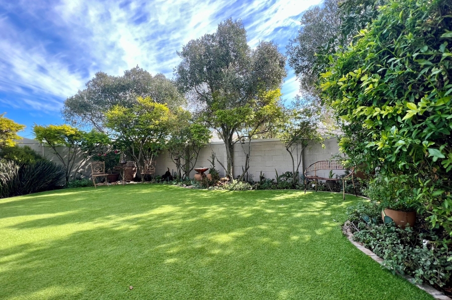 To Let 4 Bedroom Property for Rent in Sunningdale Western Cape